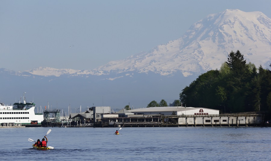 Kayaking near Tacoma, Washington (photo: AP)